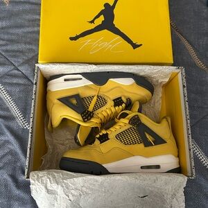 Air Jordan retro 4 lighting